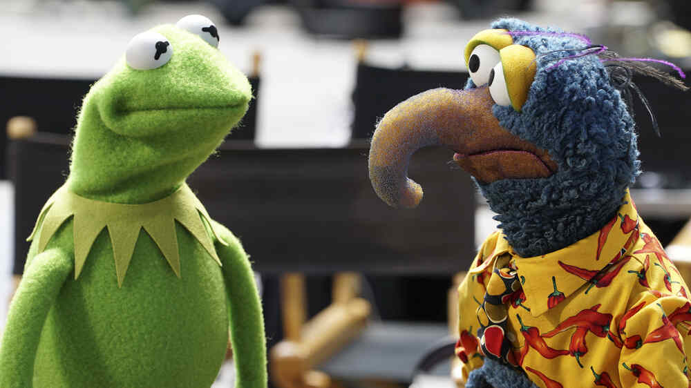 Muppet with Long Hooked Beak